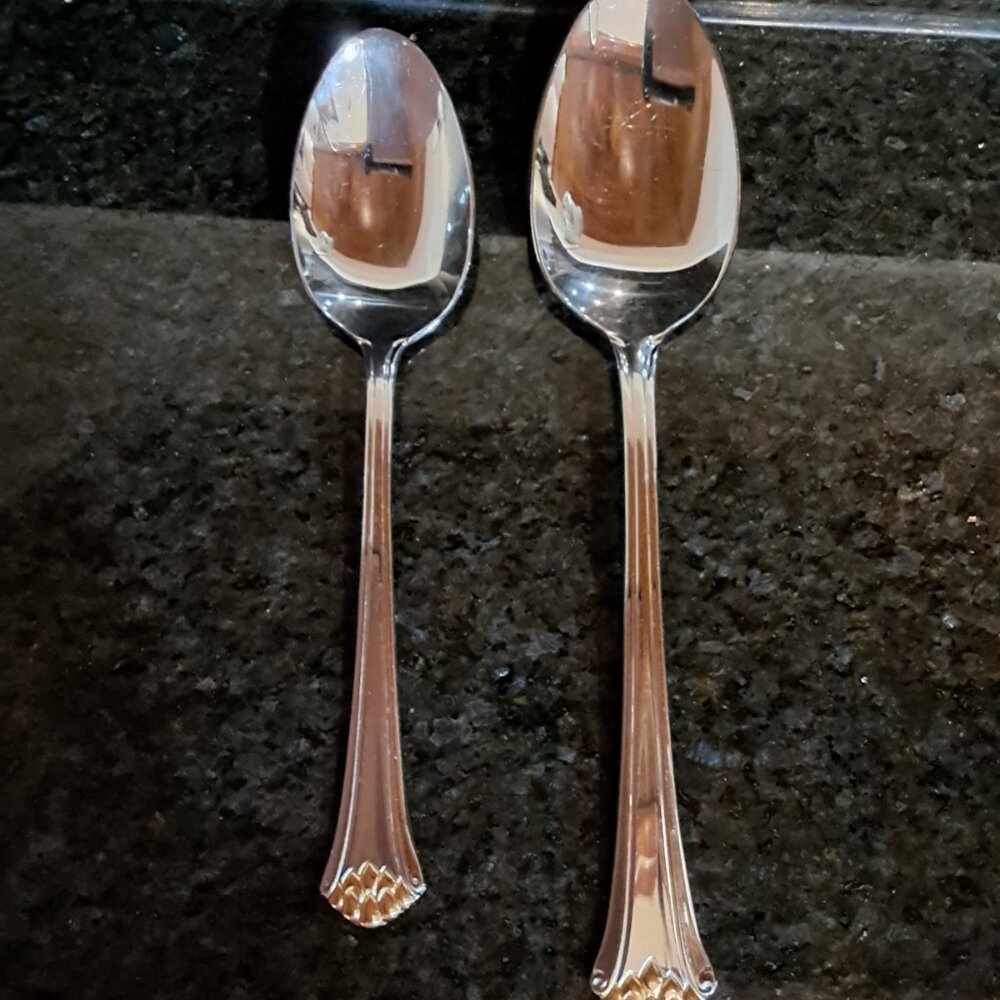***SALE***Oneida "Golden Virtue" SS Flatware, 20pc, Service for 4, Gold Tips - Picture 4 of 12